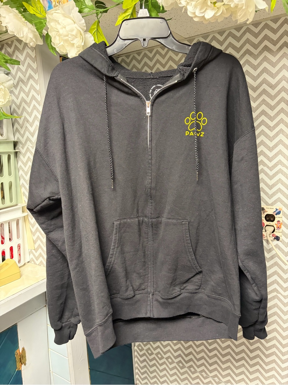 Pawz Black Zip-Up Hoodie with Bee Design Dog/Animal Pawprint